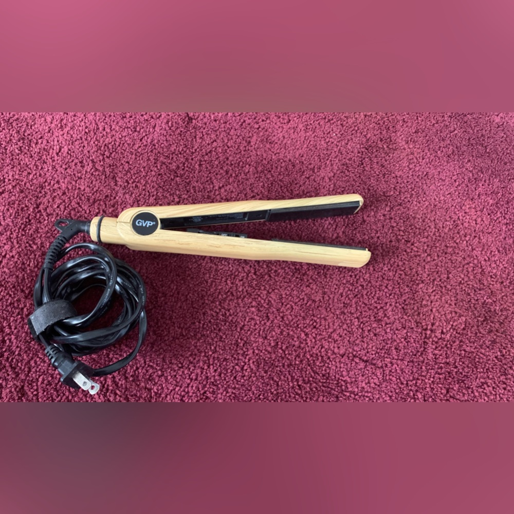 Ceramic hair straightener